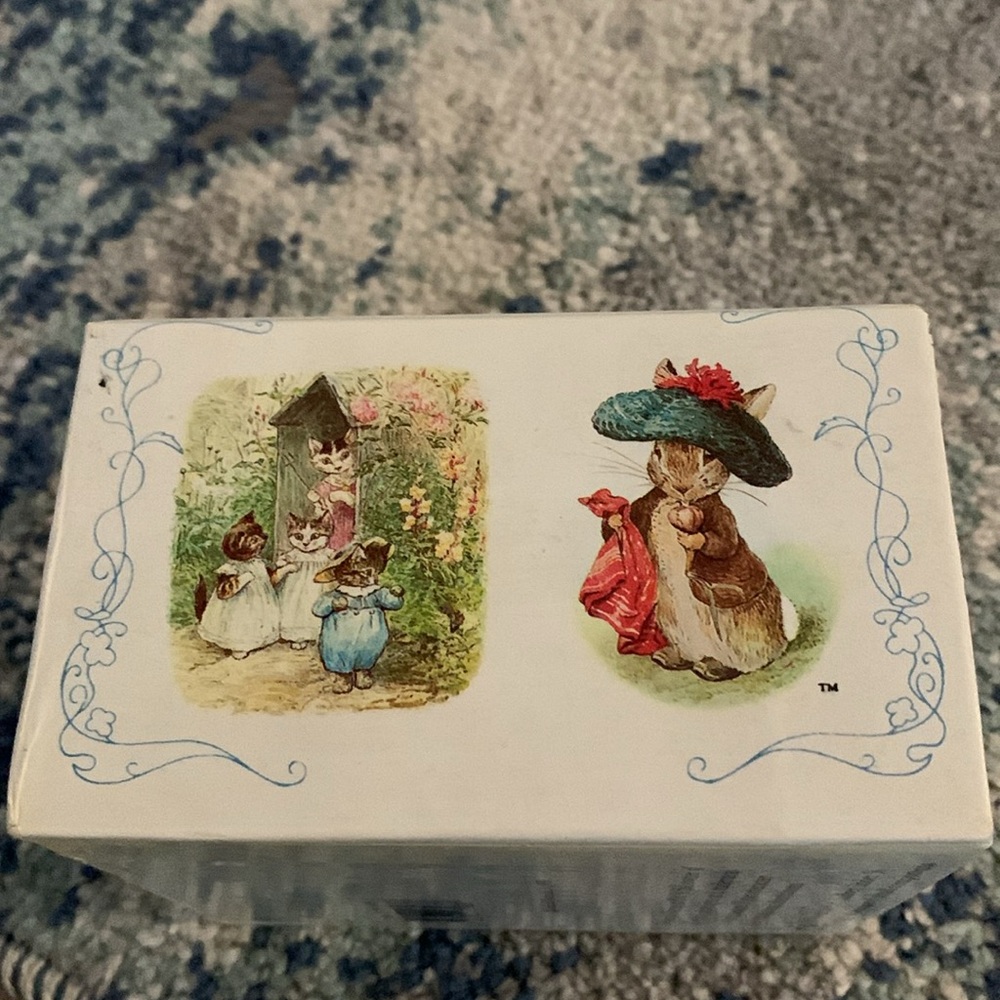 Beatrix Potter Peter Rabbit Miniature Books - Picture 4 of 8